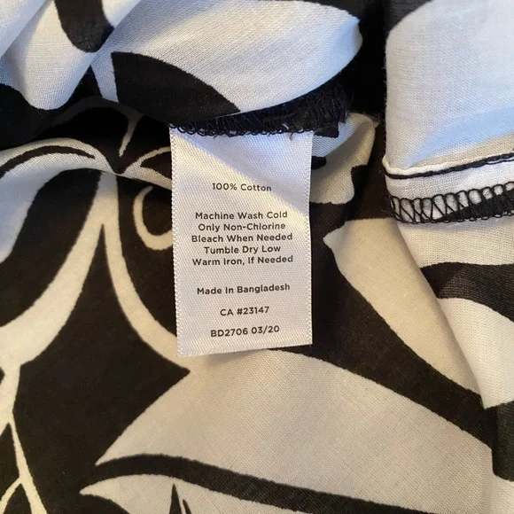 Talbots petite black and white tropical top. - Picture 6 of 8